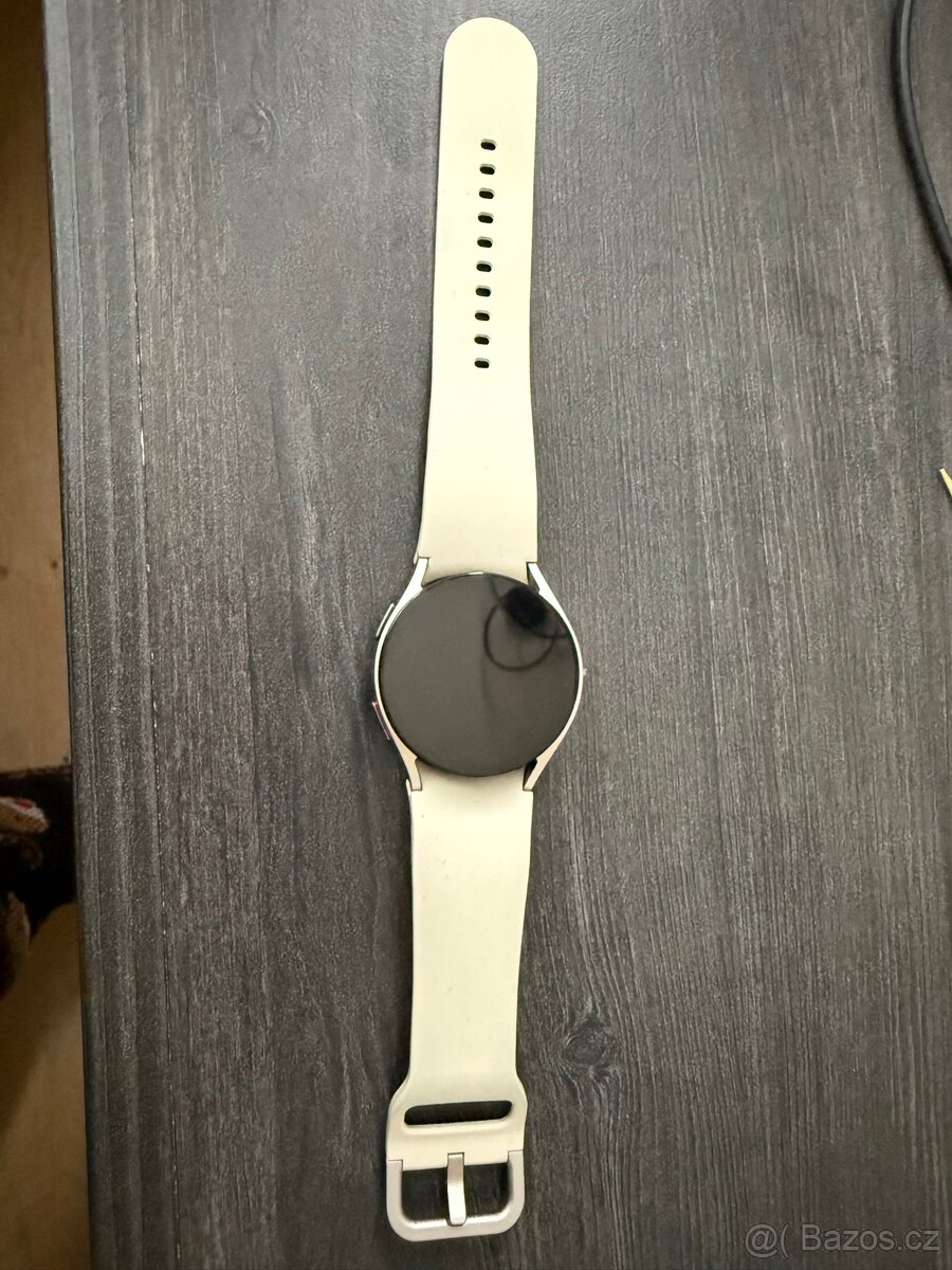 Chytré hodinky Samsung Galaxy Watch 6 40mm - zlaté - 4