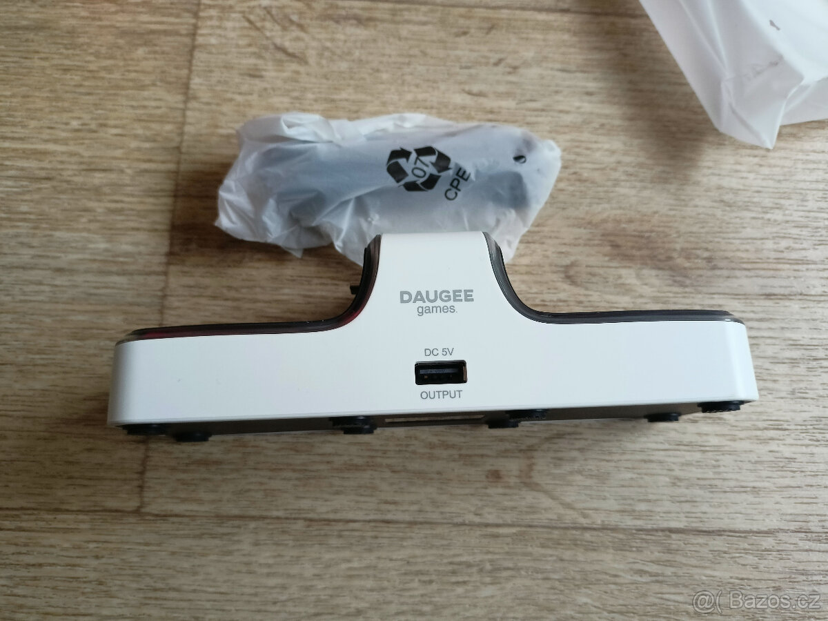 Nabíjecí stojánek na 2 ovladače PS5 - 4