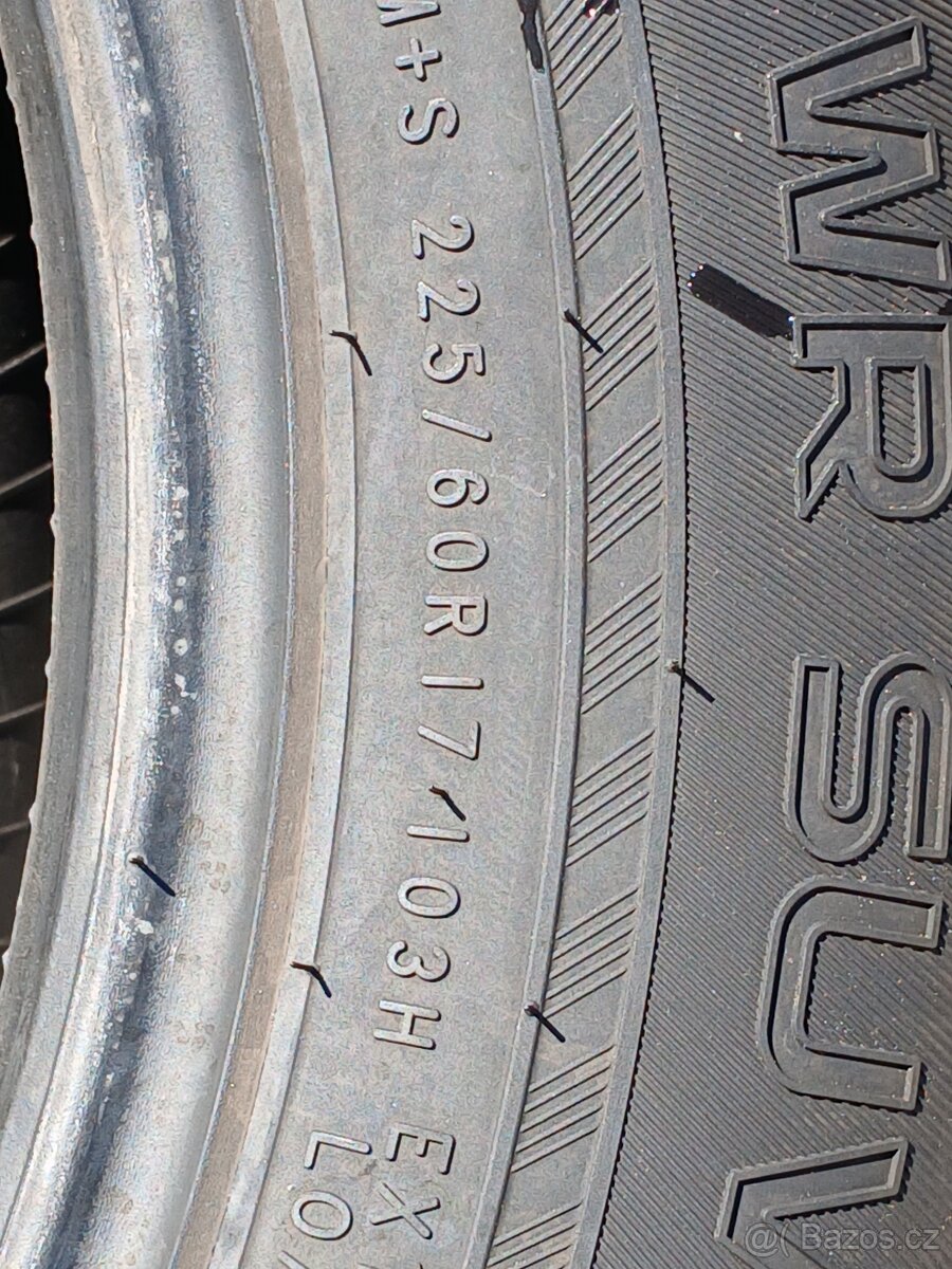 Pěkné zimní pneu Nokian 225/60/17 vzorek 8mm - 4