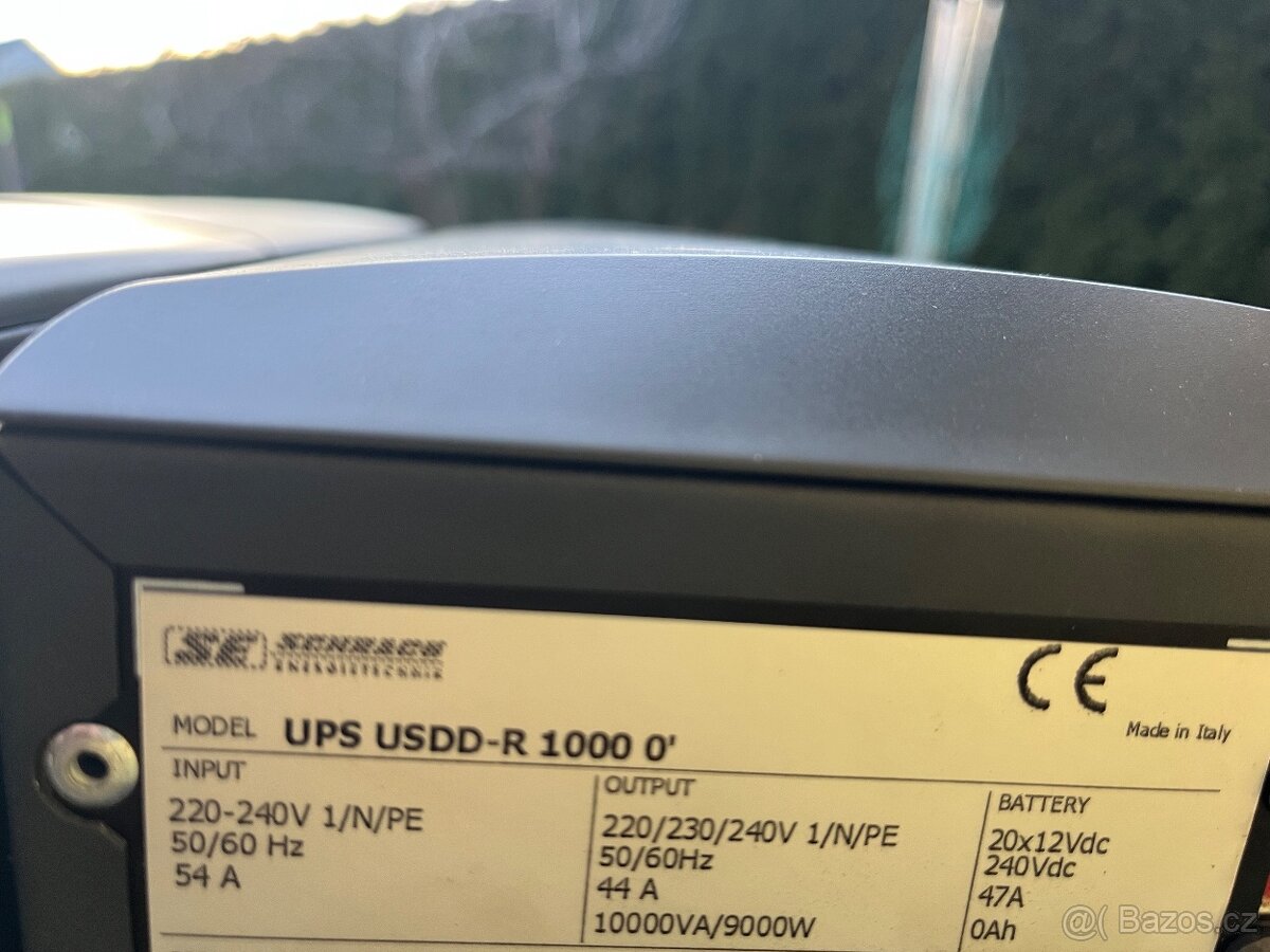 Záložní zdroj Riello 10 000 VA - jedno fázová - 4