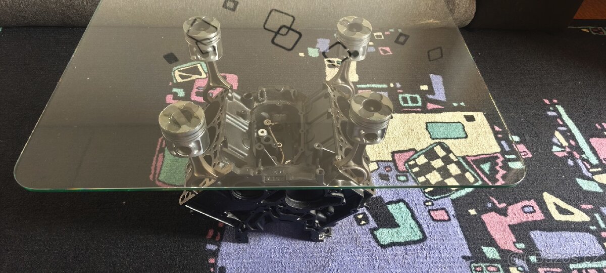 Stolek z motoru V6 - 4