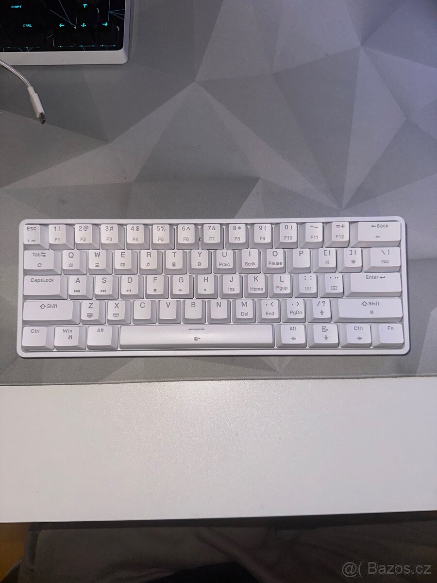 Herní mechanická klávesnice - Nová - 60% - 4