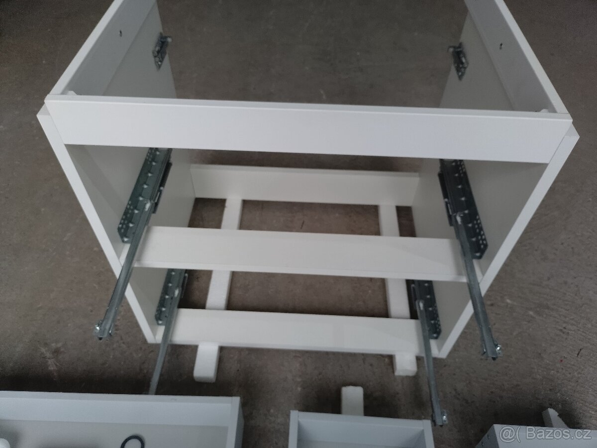 Koupelnová skříňka 60 - 4