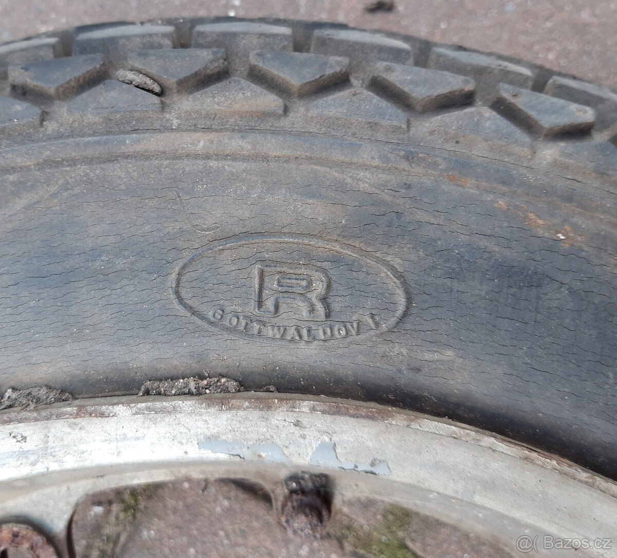 Kola Čezeta skútr 502 - 4