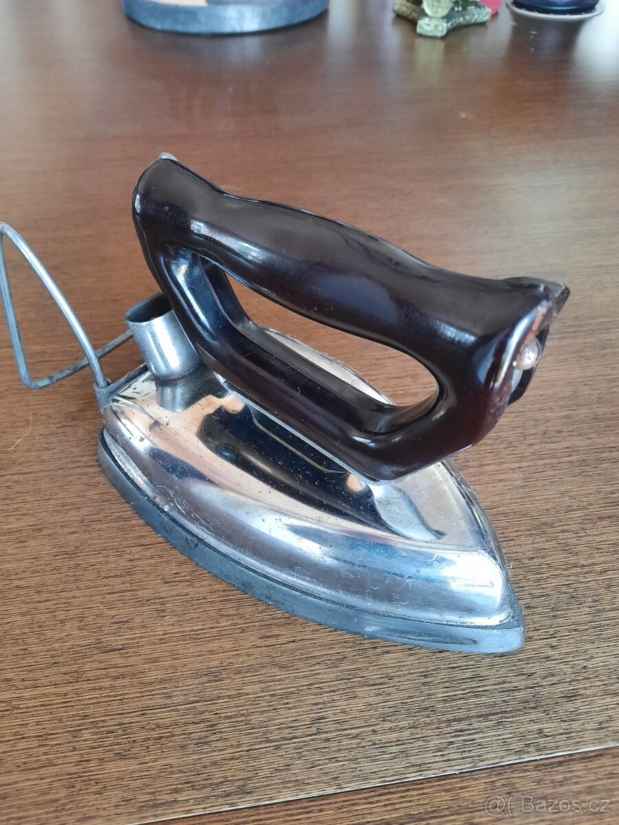 stará žehlička - 4