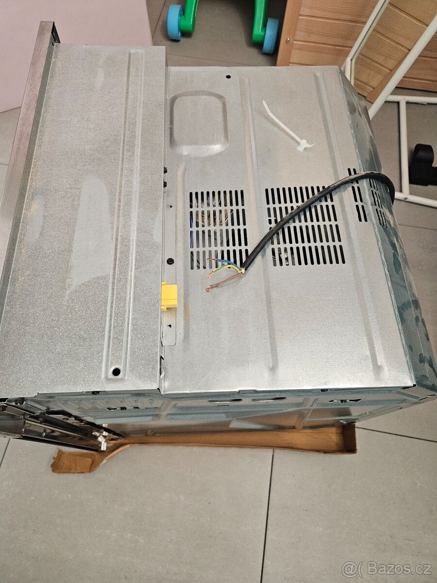 Vestavná trouba whirpool na náhradní díly - 4