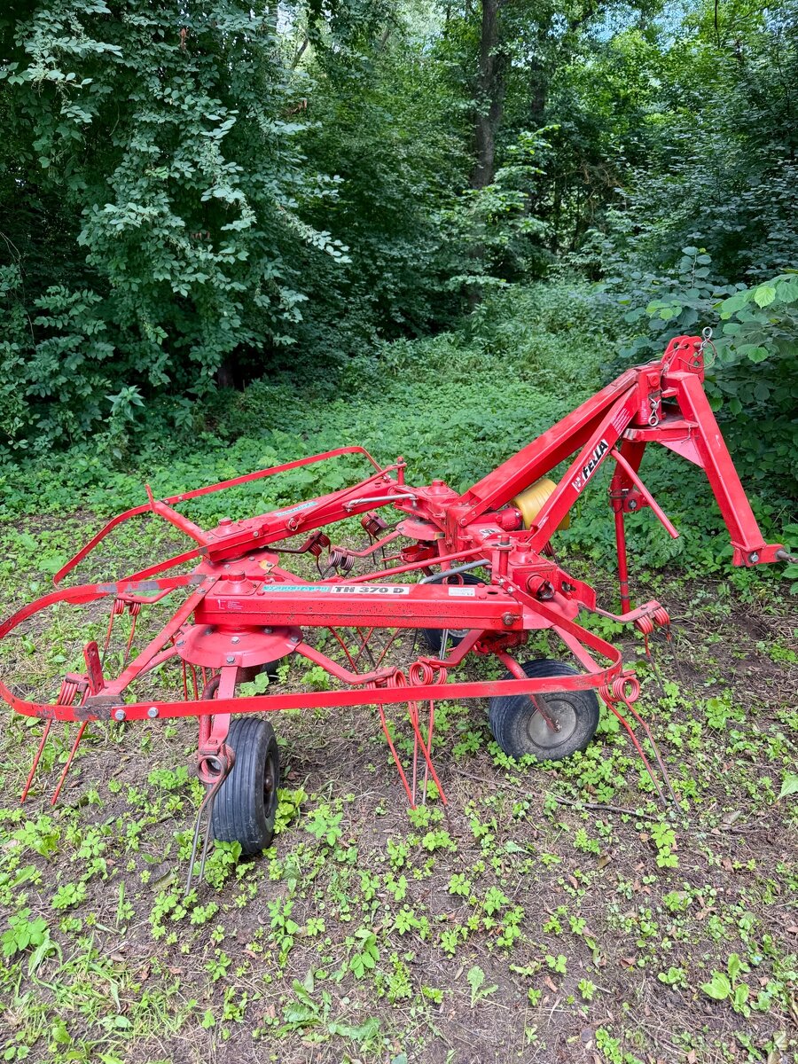 Obraceč sena Fella TH 370 D - 4