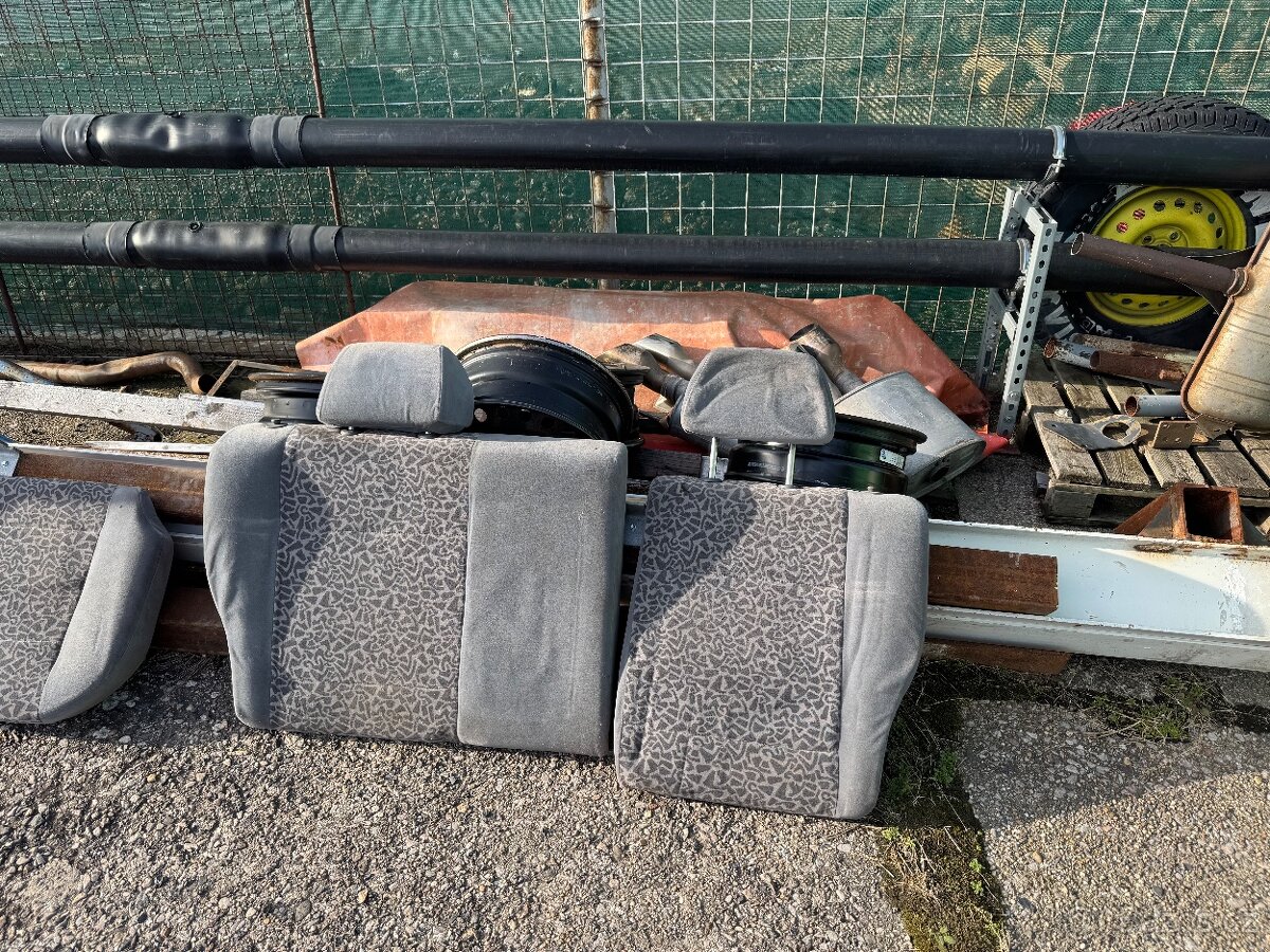 Sedačky - Škoda Octavia I Sedan - 4