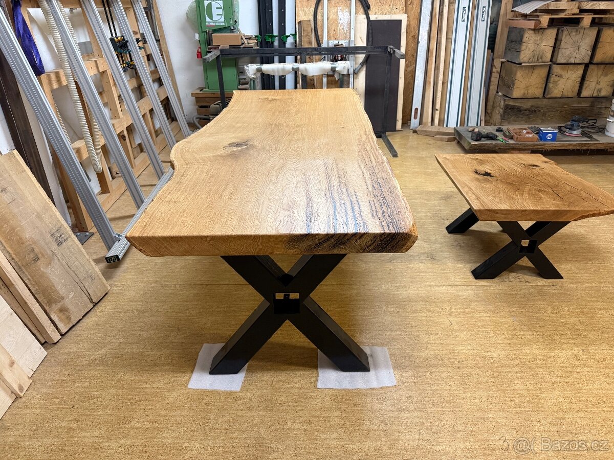 Masivní jídelní stol z dubu - 4