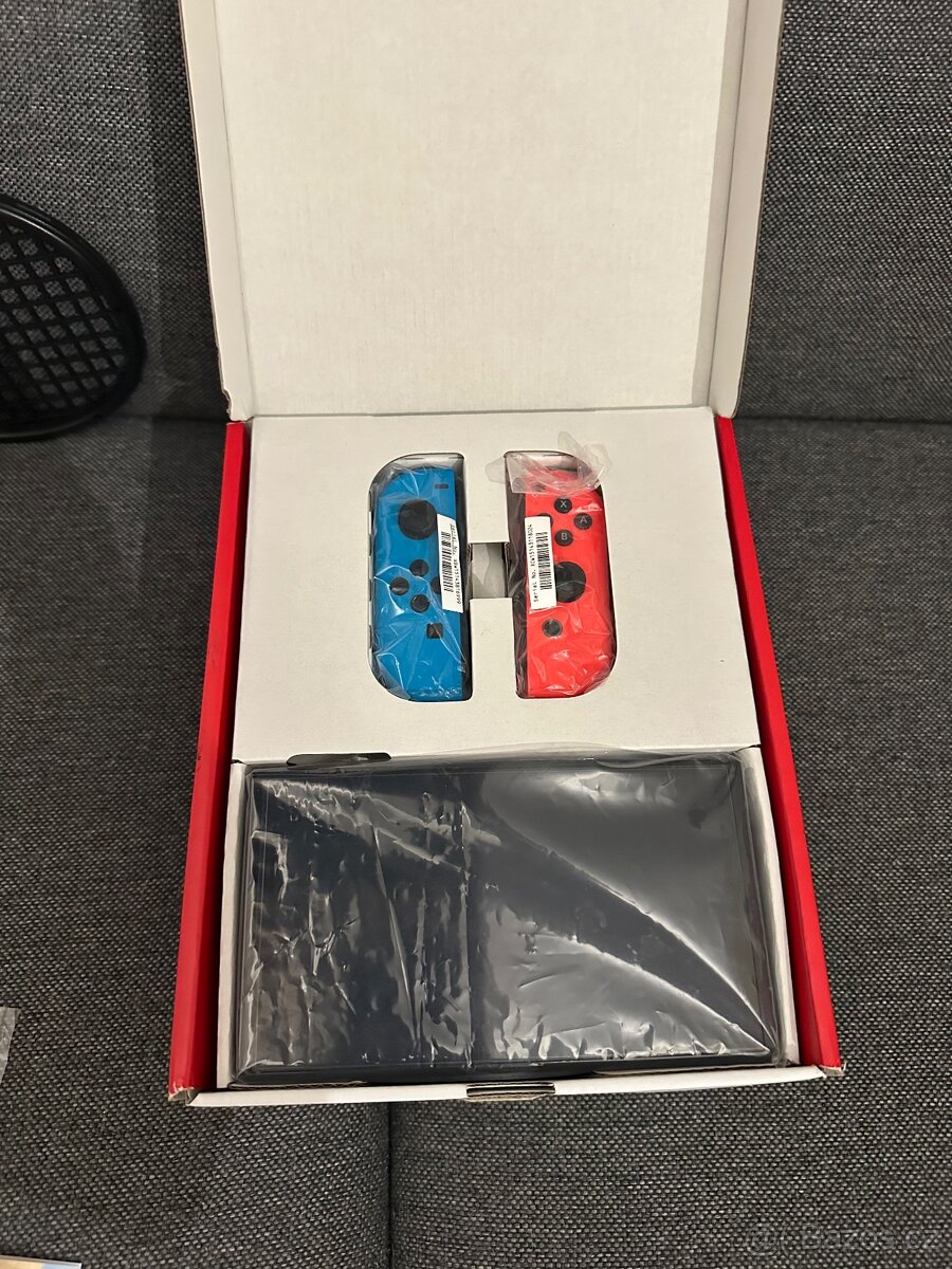 Nintendo Switch OLED + hry + příslušenství - 4
