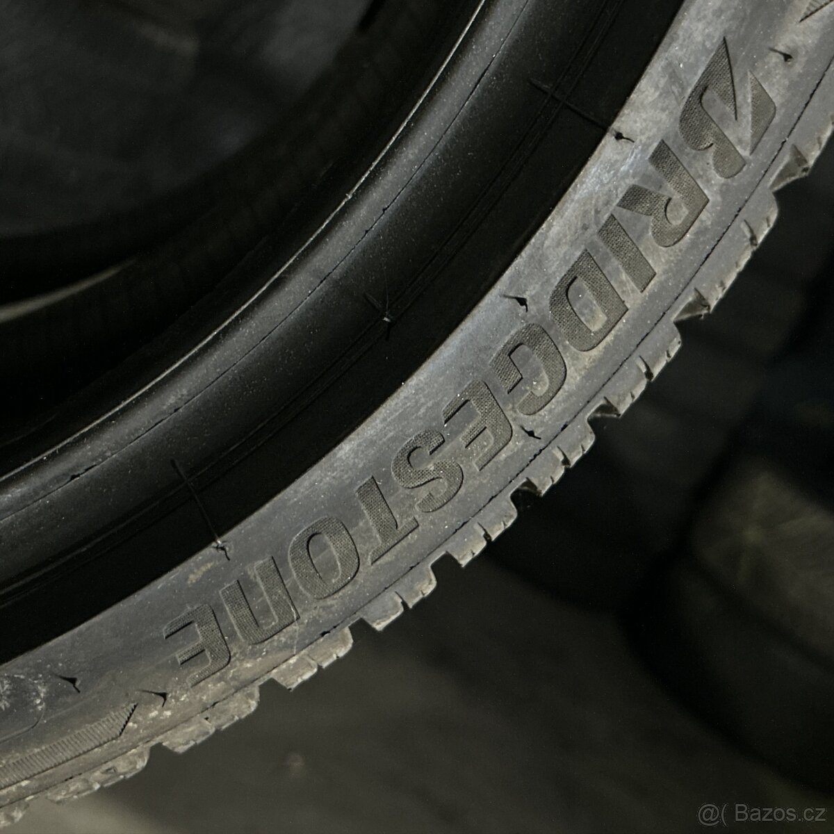 Zimní pneu 225/40 R19 93W Bridgestone 7-7,5mm - 4