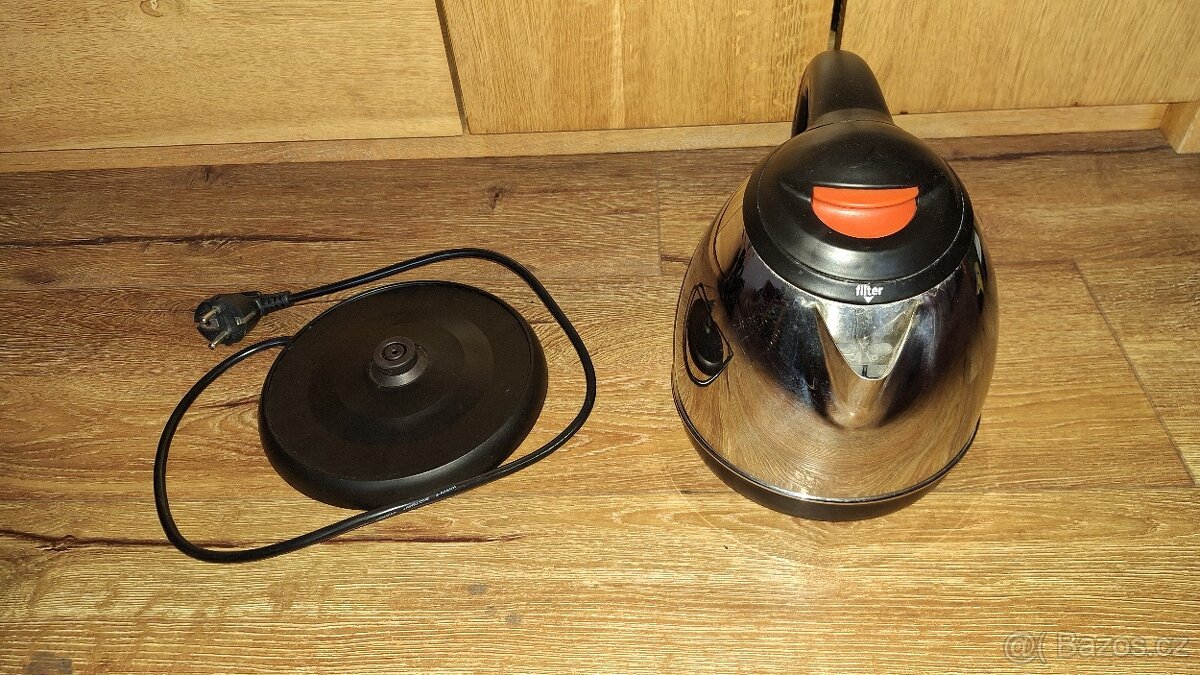 Rychlovarná konvice PROFESSOR nerez, objem 1,8 l. - 4