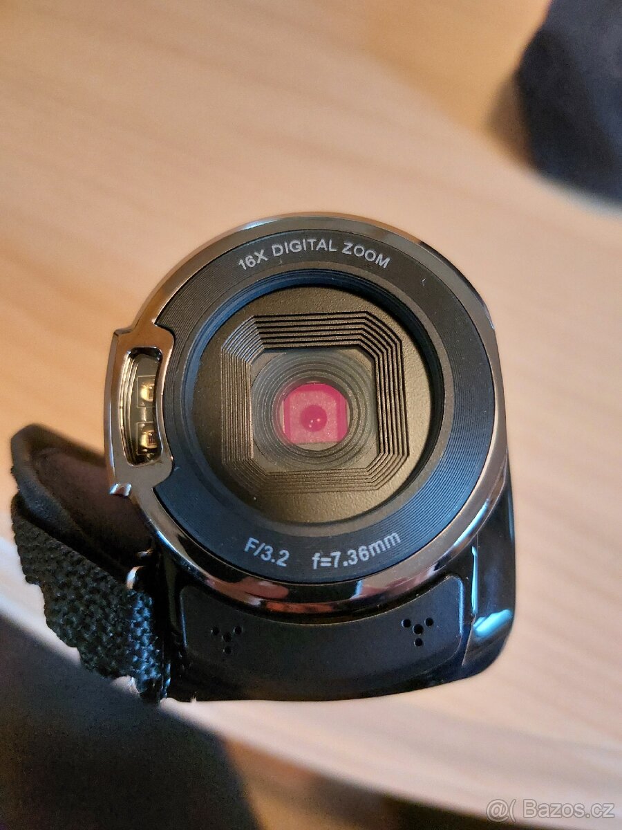 4 K Nová videokamera s příslušenstvím. - 4