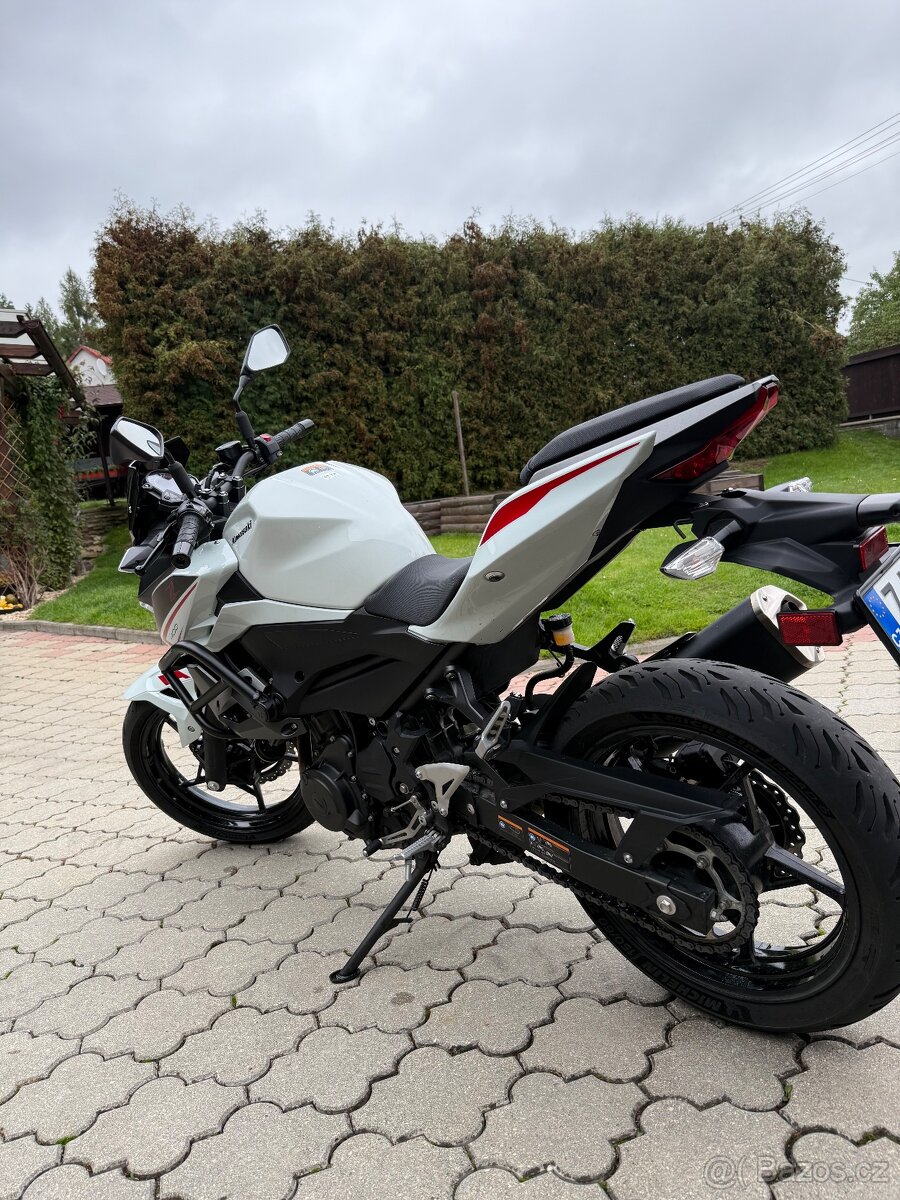 Kawasaki Z400 - 4