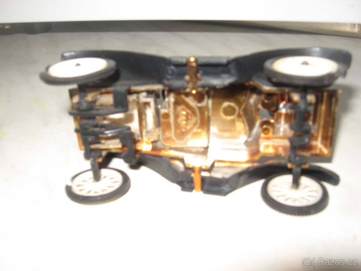 Retro modely plastových autíček. - 4