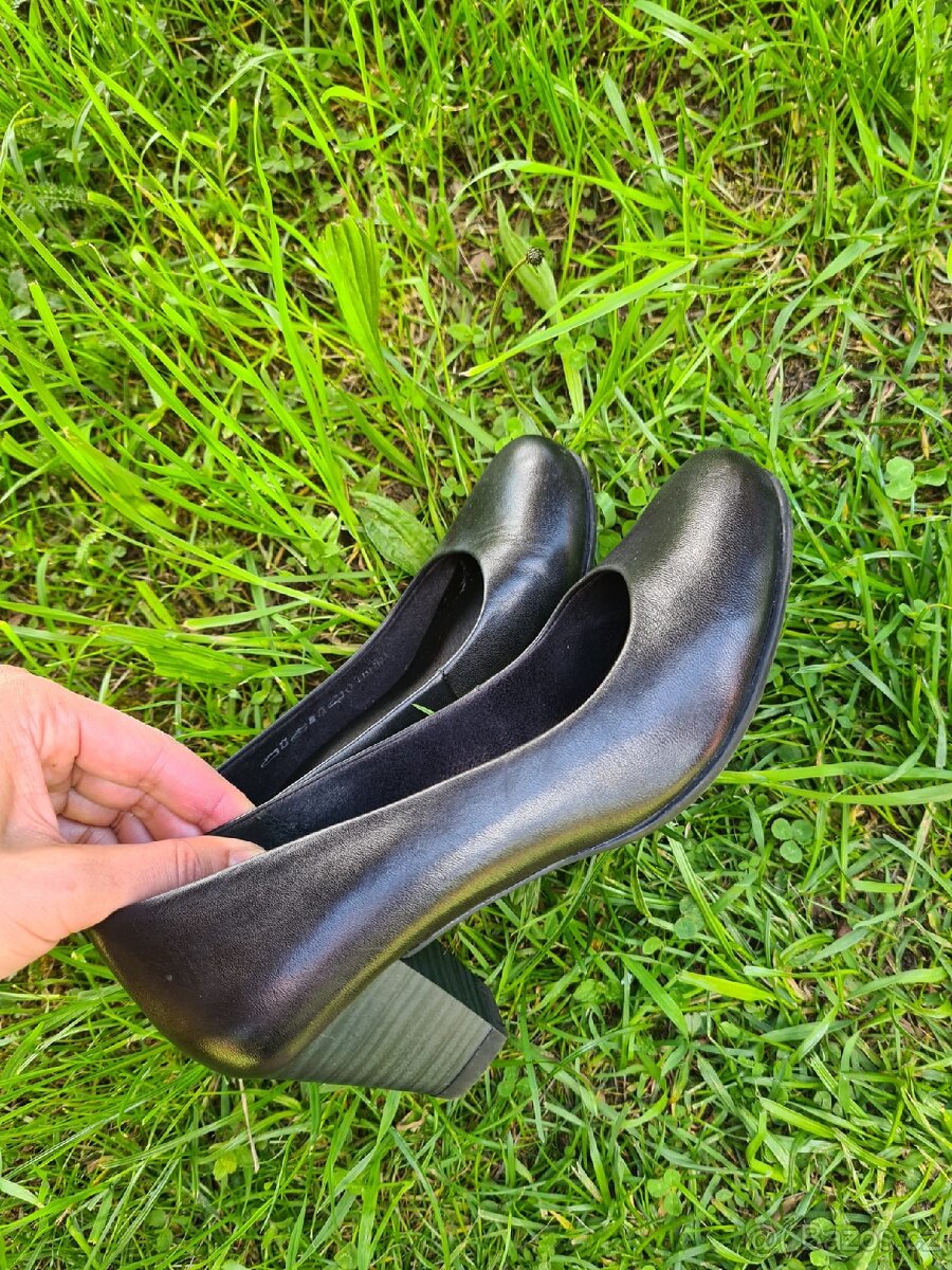 Prodám dámské boty vel. 36, zn. 5 TH Avenue - 4