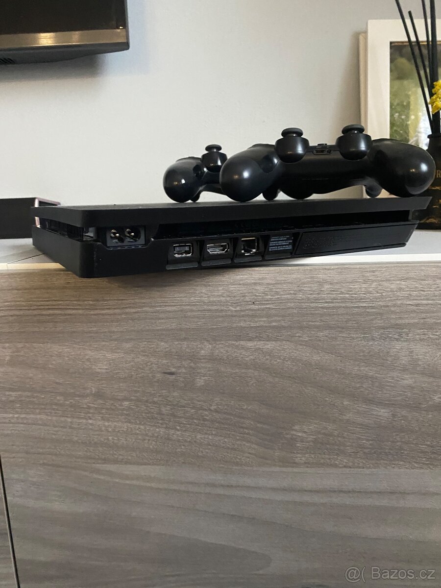 PlayStation 4 - 4