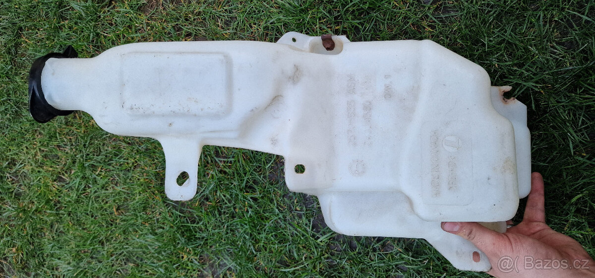 Nádobka ostřikovačů Cadillac SRX - 4