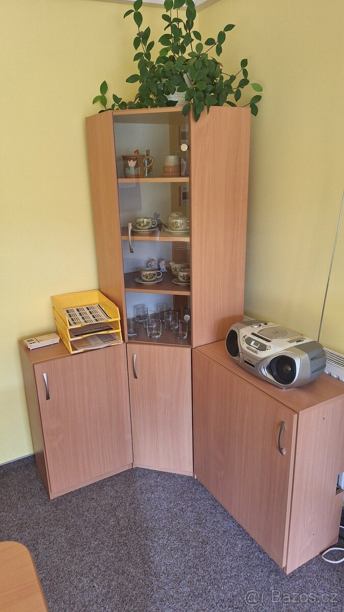 Prodám kancelářský nábytek - 4