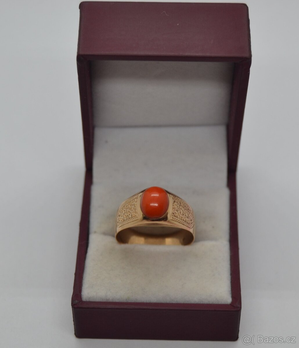 Starý zlatý prsten s korálem zdobený - 4