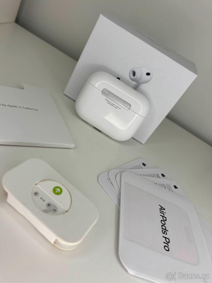 Apple AirPods Pro 3 - 4