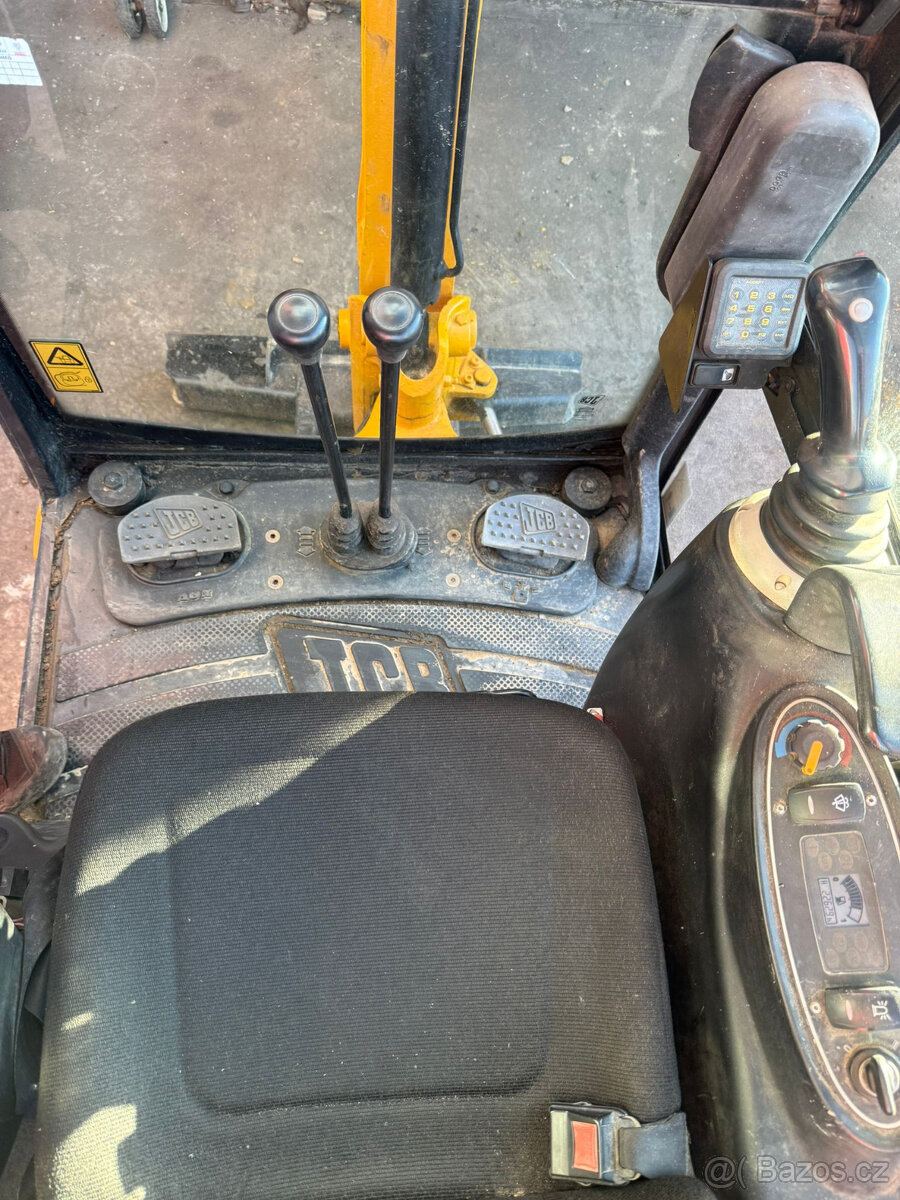 Prodám pásovy minibagr JCB 8016 CTS r.v. 2014 - 4