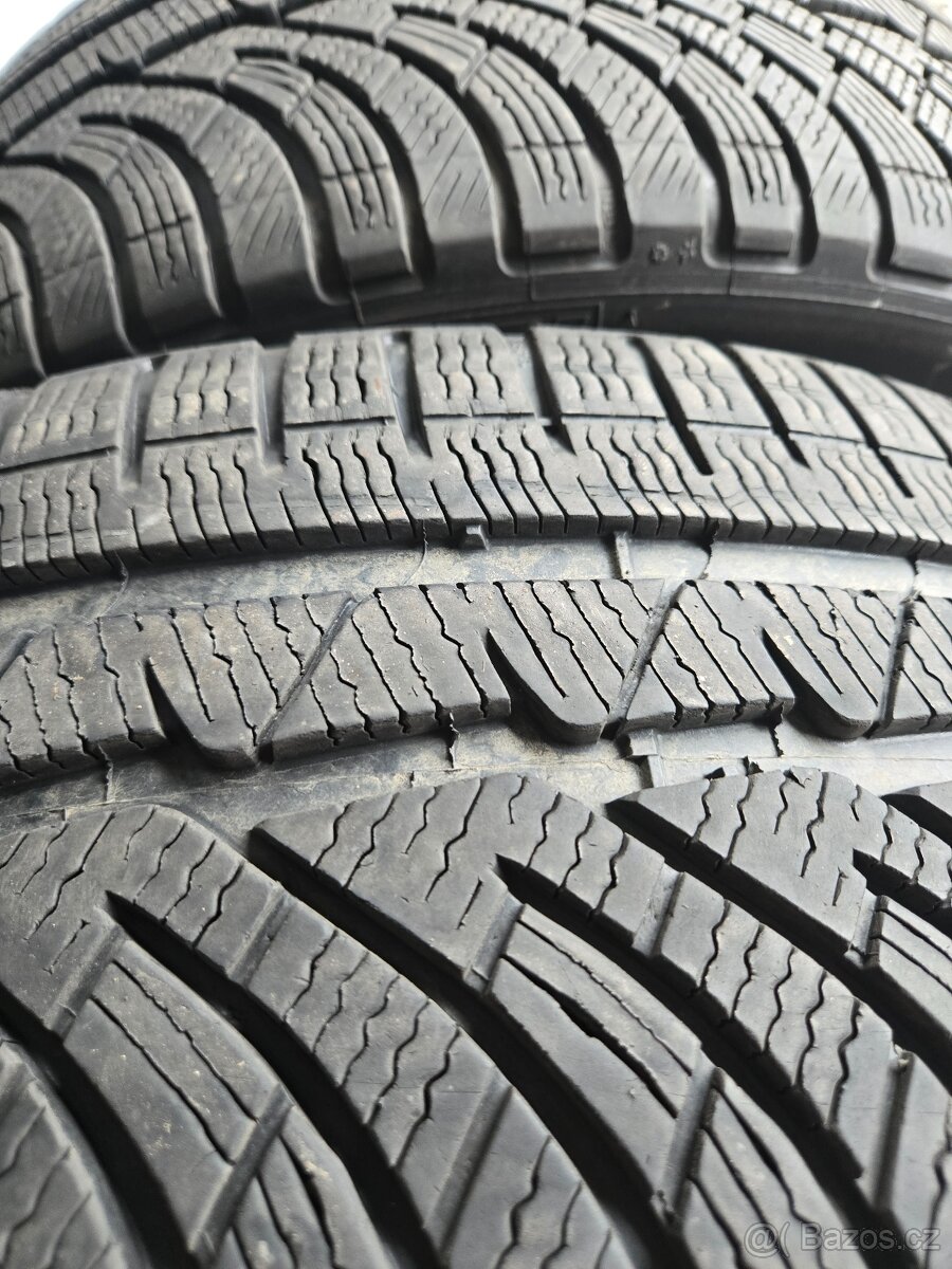 225/40R19 - 4