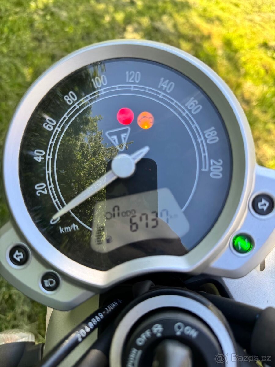 Triumph Street Twin - 4