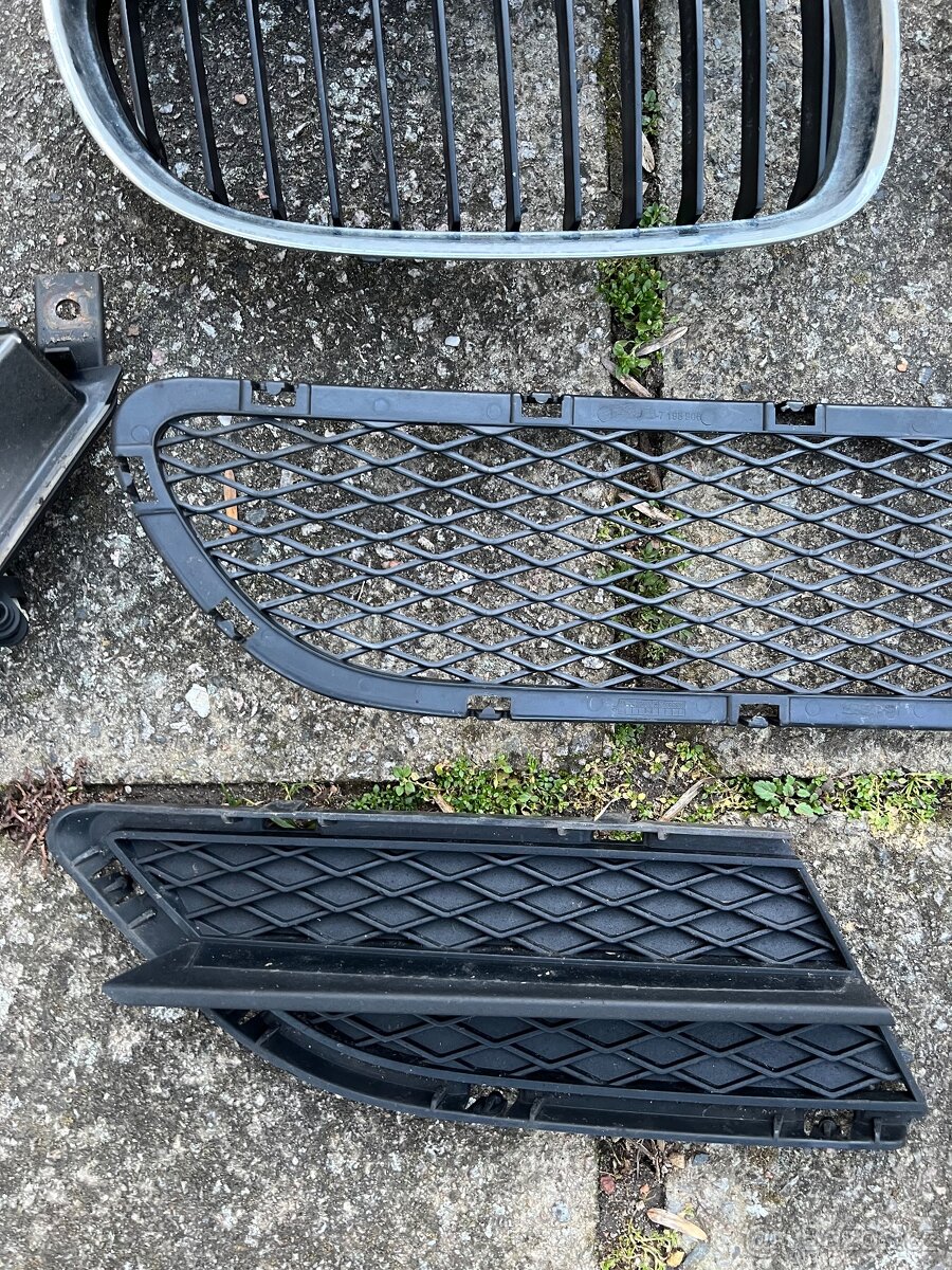 Mřížky + ledvinky do BMW e91/e90 lci nárazníku - 4