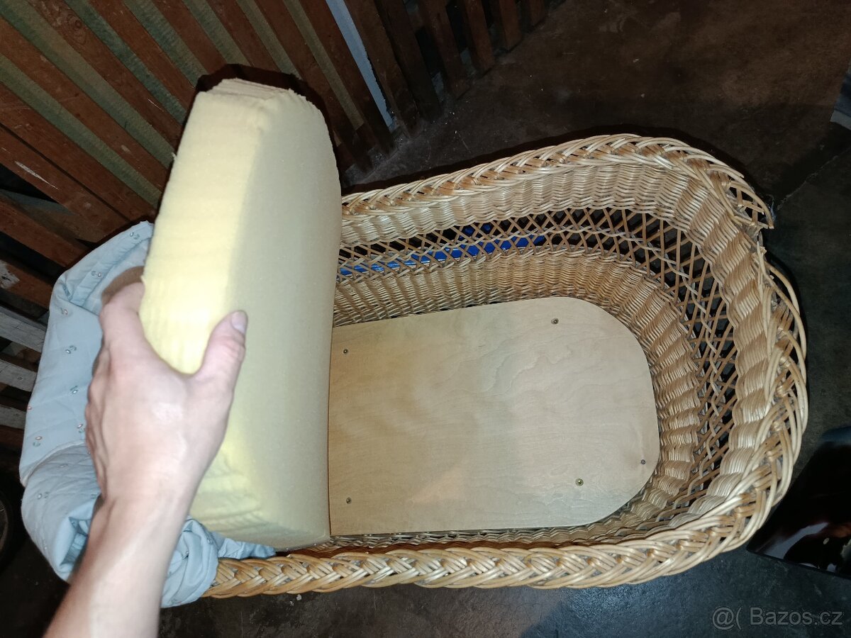 Dětský proutěný koš na kolečkách - 4