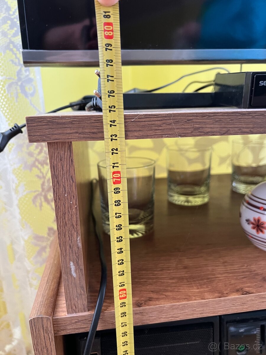 Skříňka pod televizi - 4