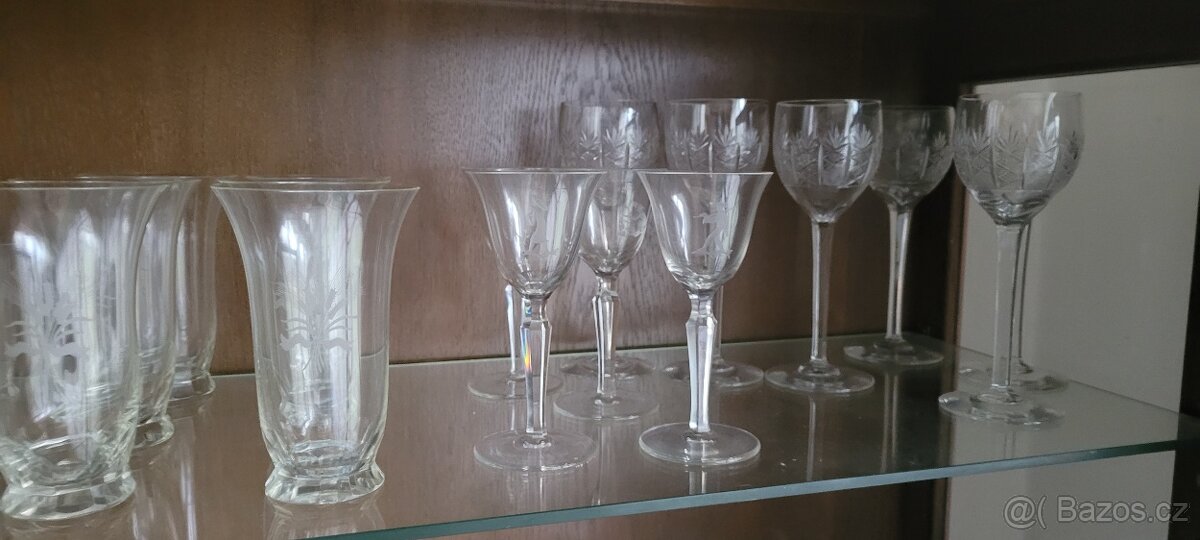 Sada starožitného nádobí z broušeného skla - 4