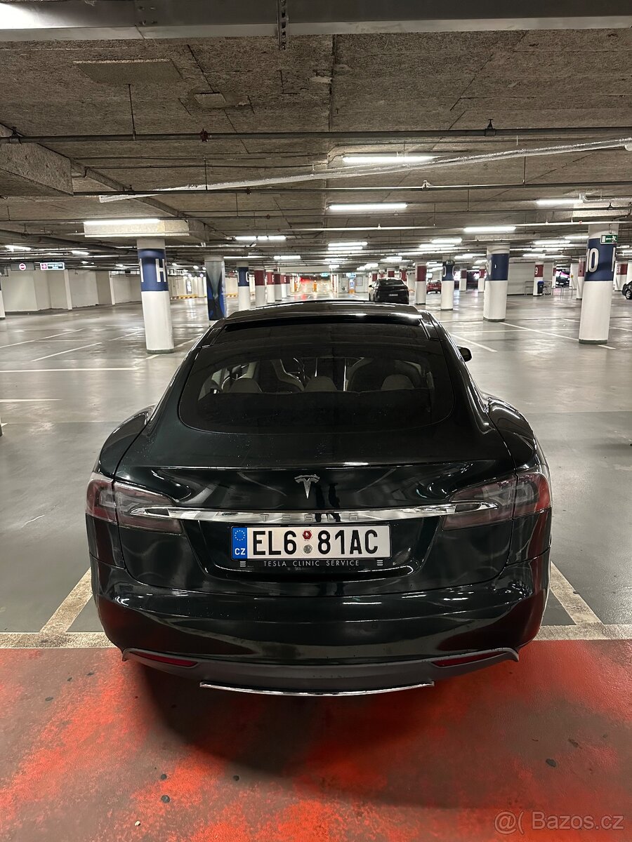 Tesla Model S - 4