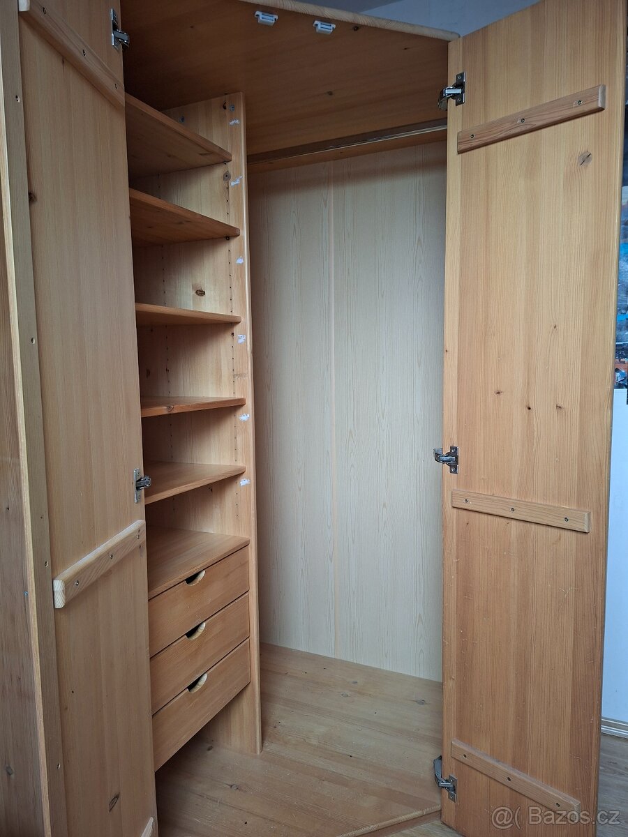 Skříň šatní rohová masiv - 4