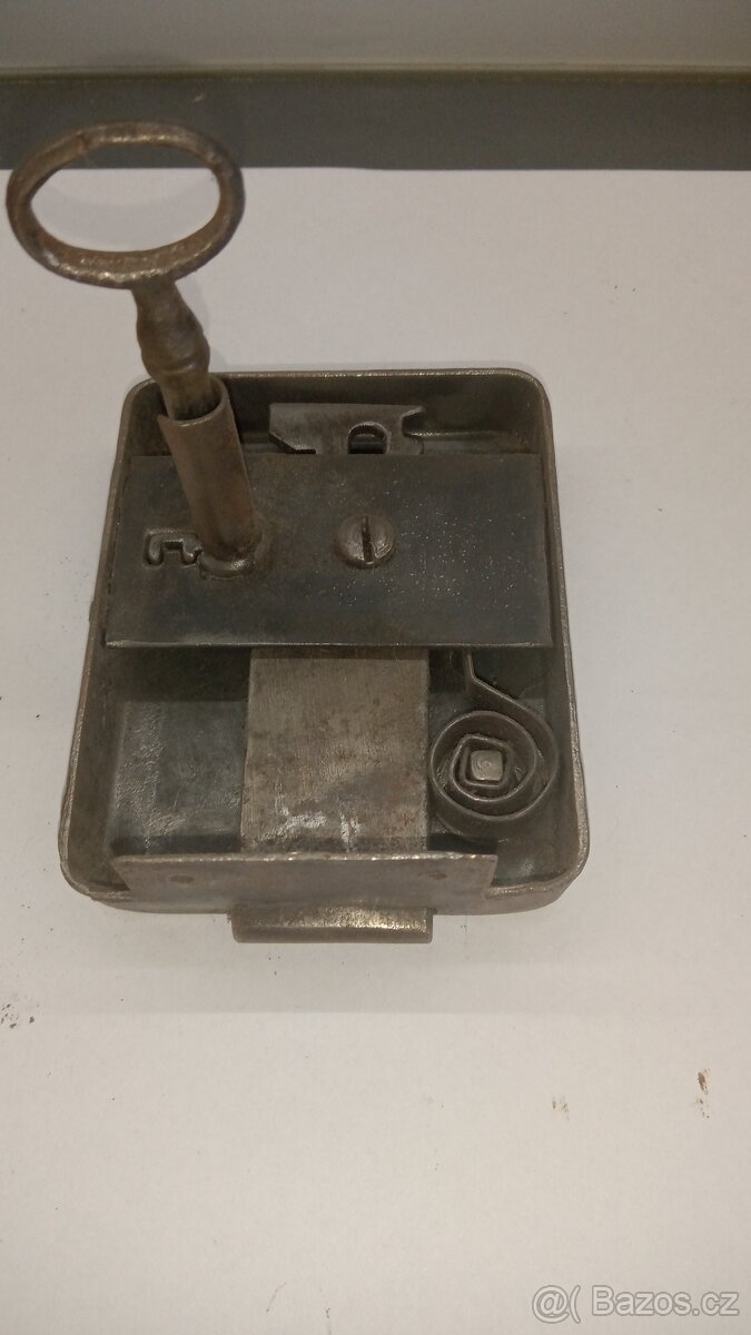 Starožitný krabicový zámek - 4
