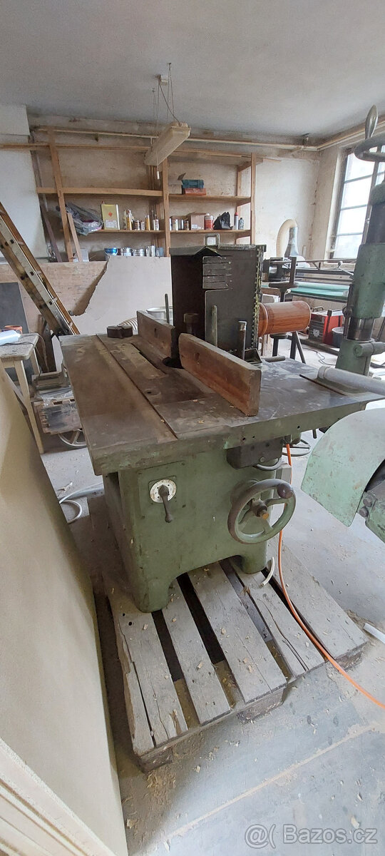 Spodní frézka s podavačem - 4