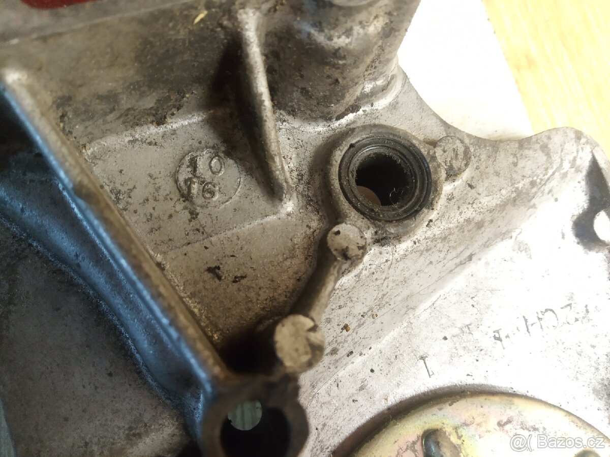 Víko sekundáru Yamaha YZF750R - 4