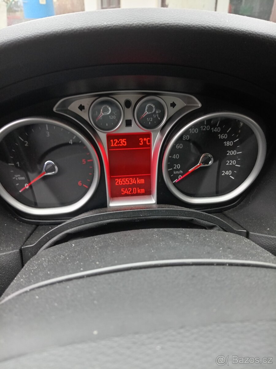 Prodám ford focus 1.6 tdci 80 kW. R. V. 2009 - 4