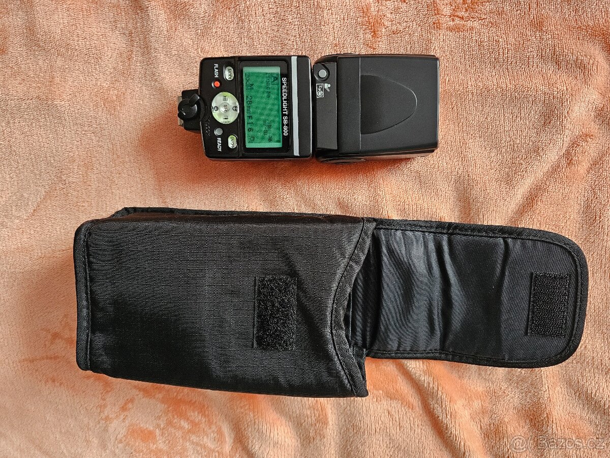 Nikon D3000 + přisušenství, Nikkor 35, Nikkor 18-55 - 4