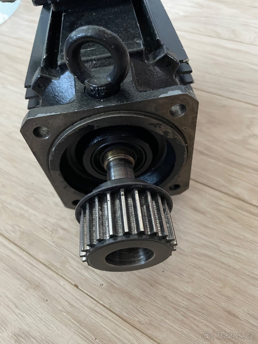 Servomotor sev eurodrive DFY71M/TH - 4