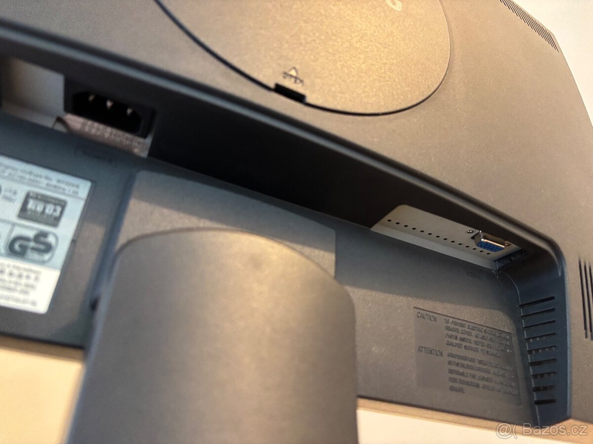 LCD monitor Samsung SyncMaster 2243NW - 4