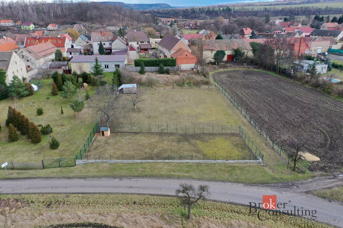 Prodej, pozemky/bydlení, 1985 m², Louny, Louny [ID 81412] – pohled 4
