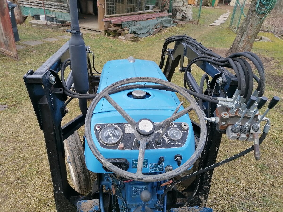 Malotraktor Hinomoto 25 E čelní nakladač - 4