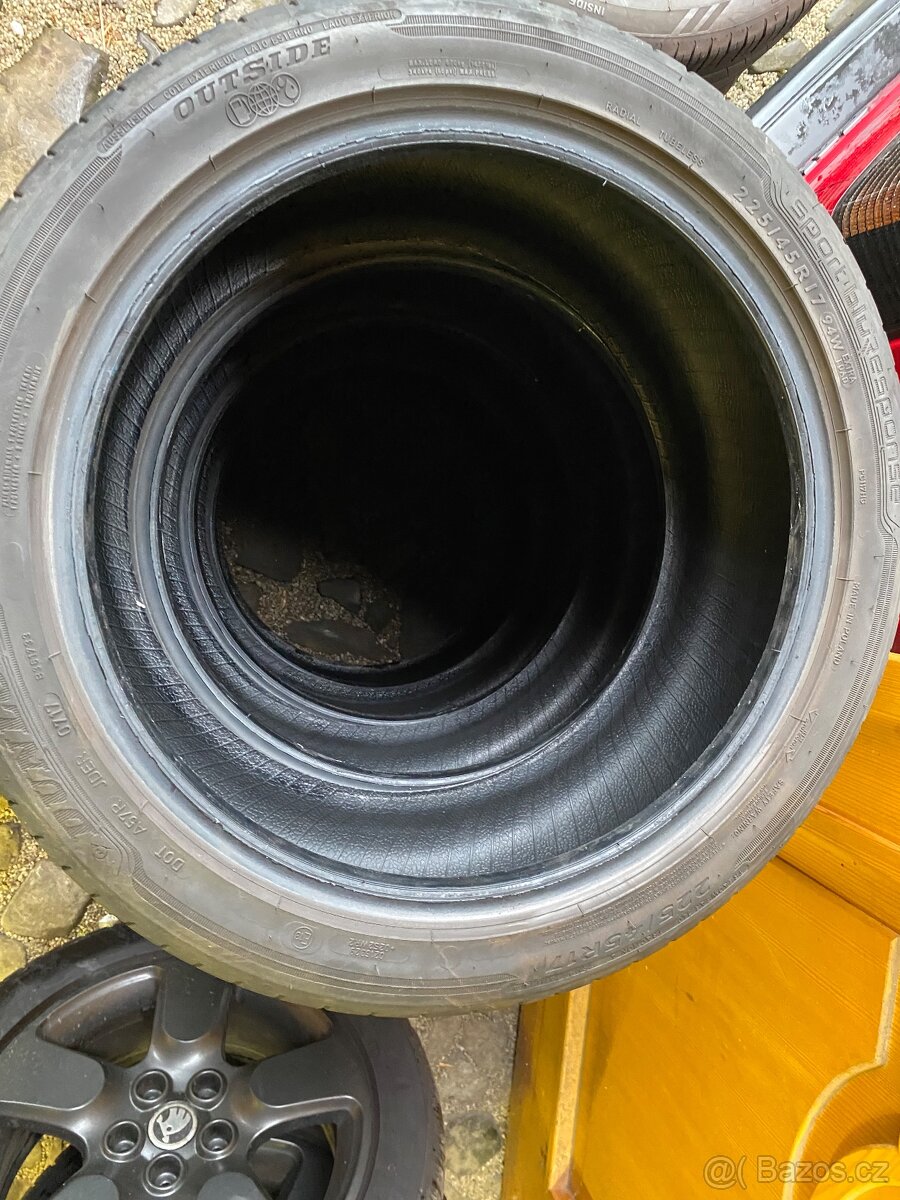 Dunlop 225/45 R17 - 4