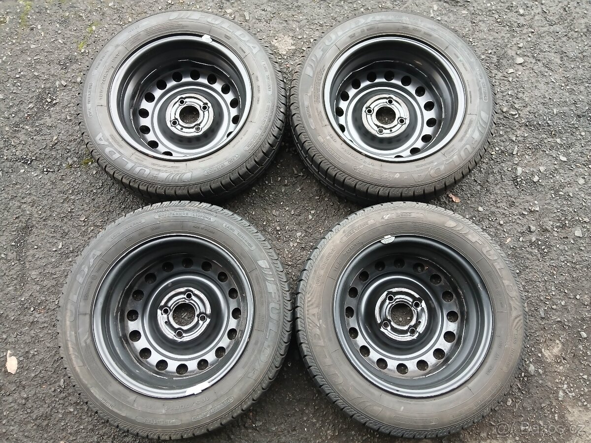 Prodám sadu kol Nissan 165/70R14 letní - 4