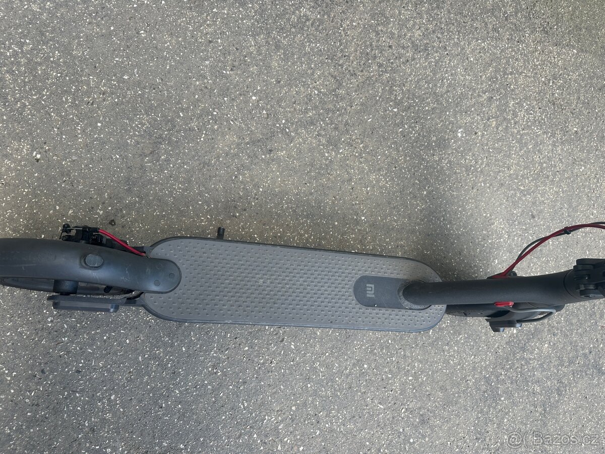 Xiaomi Mi Electric Scooter 2 černá - 4