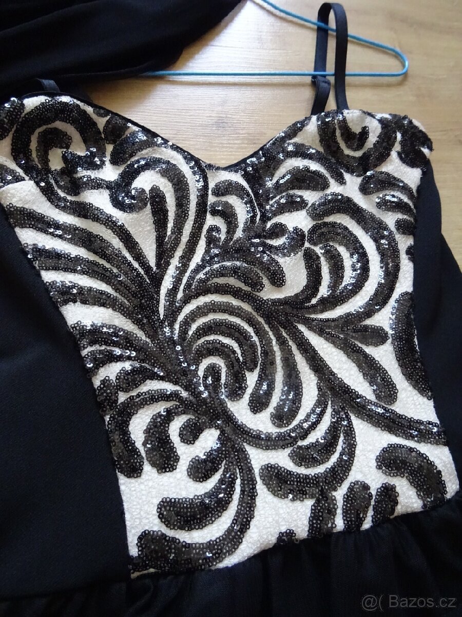 Černé plesové šaty s flitry - 4