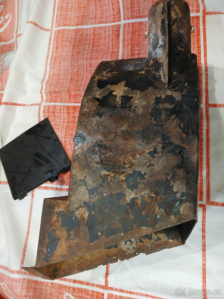 VW KDF 82 Kubelwagen Motorový plech - 4