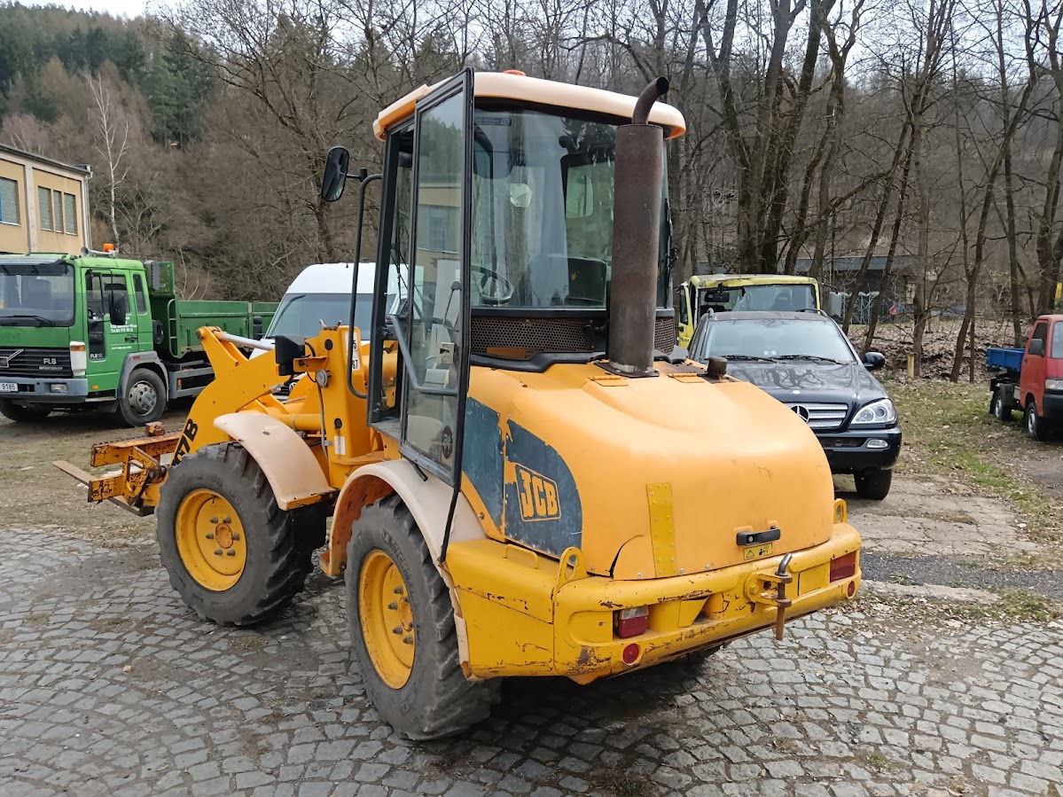 Kolový nakladač JCB 407 - 4