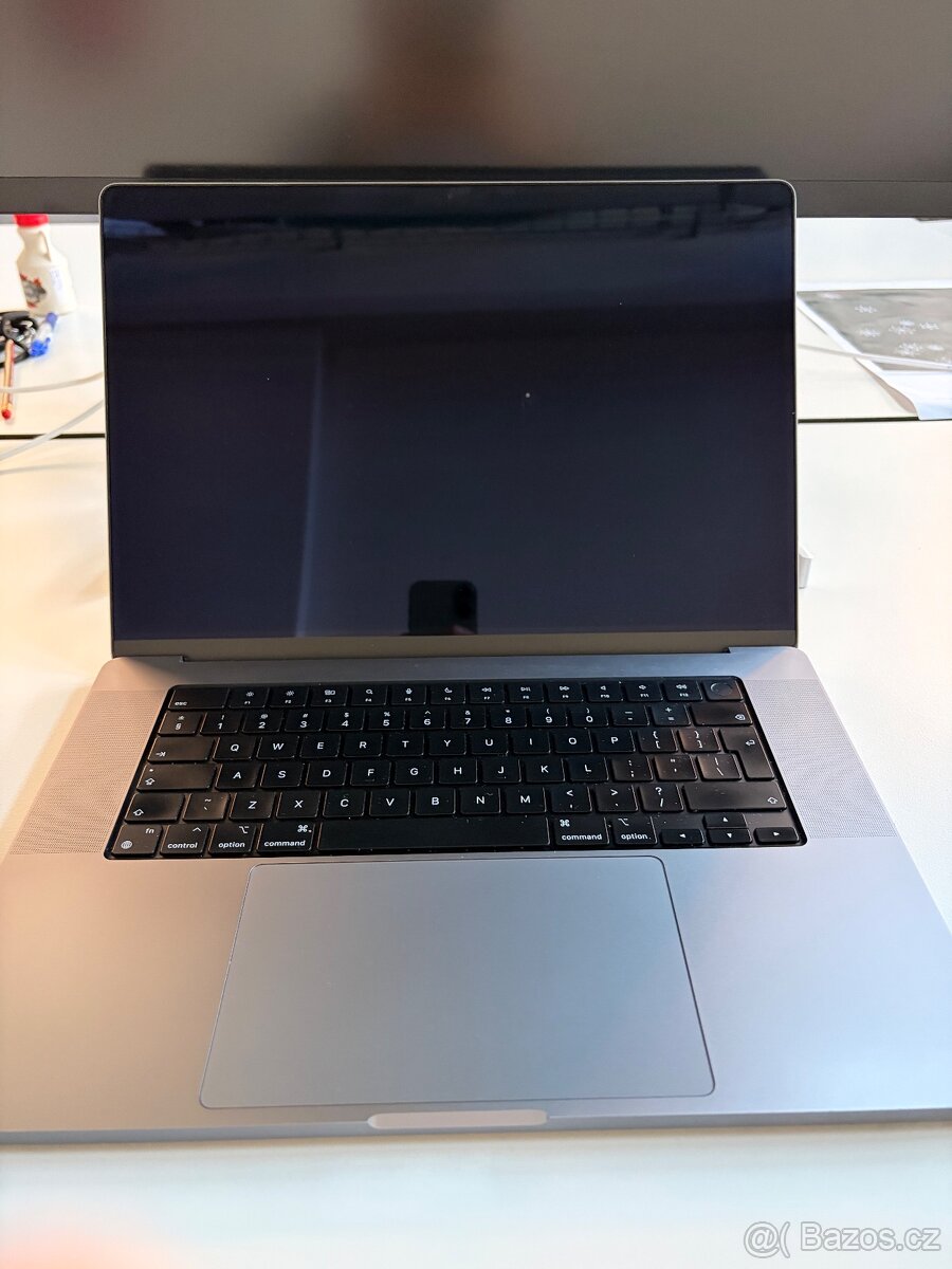 MacBook Pro 16", M1 Pro, 32GB, 512 GB SSD - 4